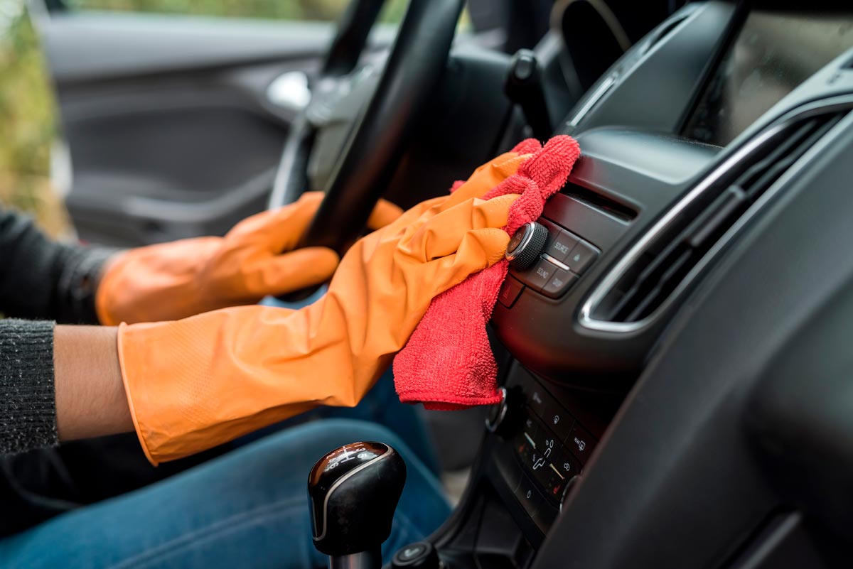 Como limpar plásticos encardidos do carro deixando-os impecáveis