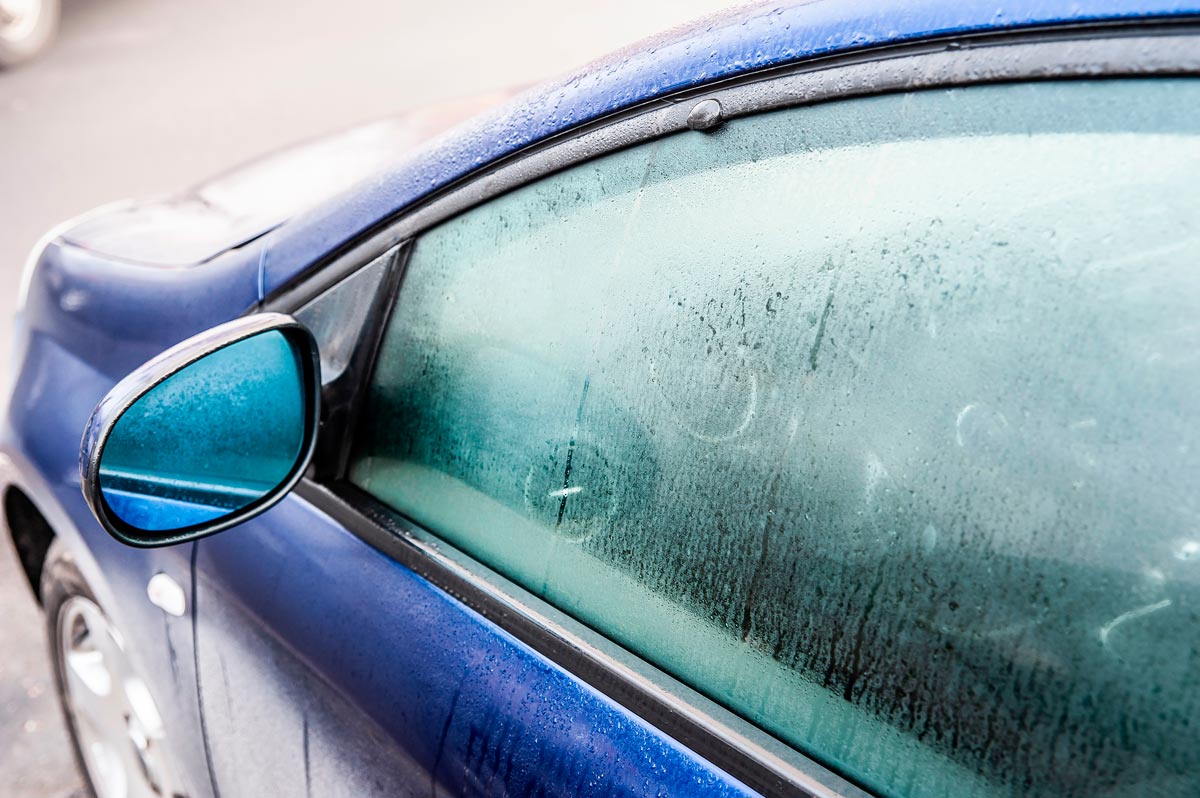 Como resolver os vidros do carro embaciados no inverno